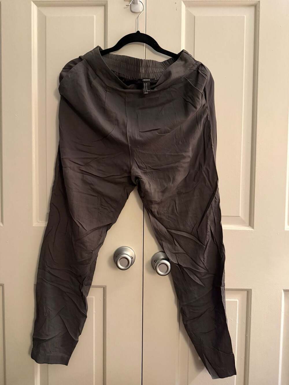 Forever 21 Women's Size M Gray Elastic Waist Casual Tapered Pants